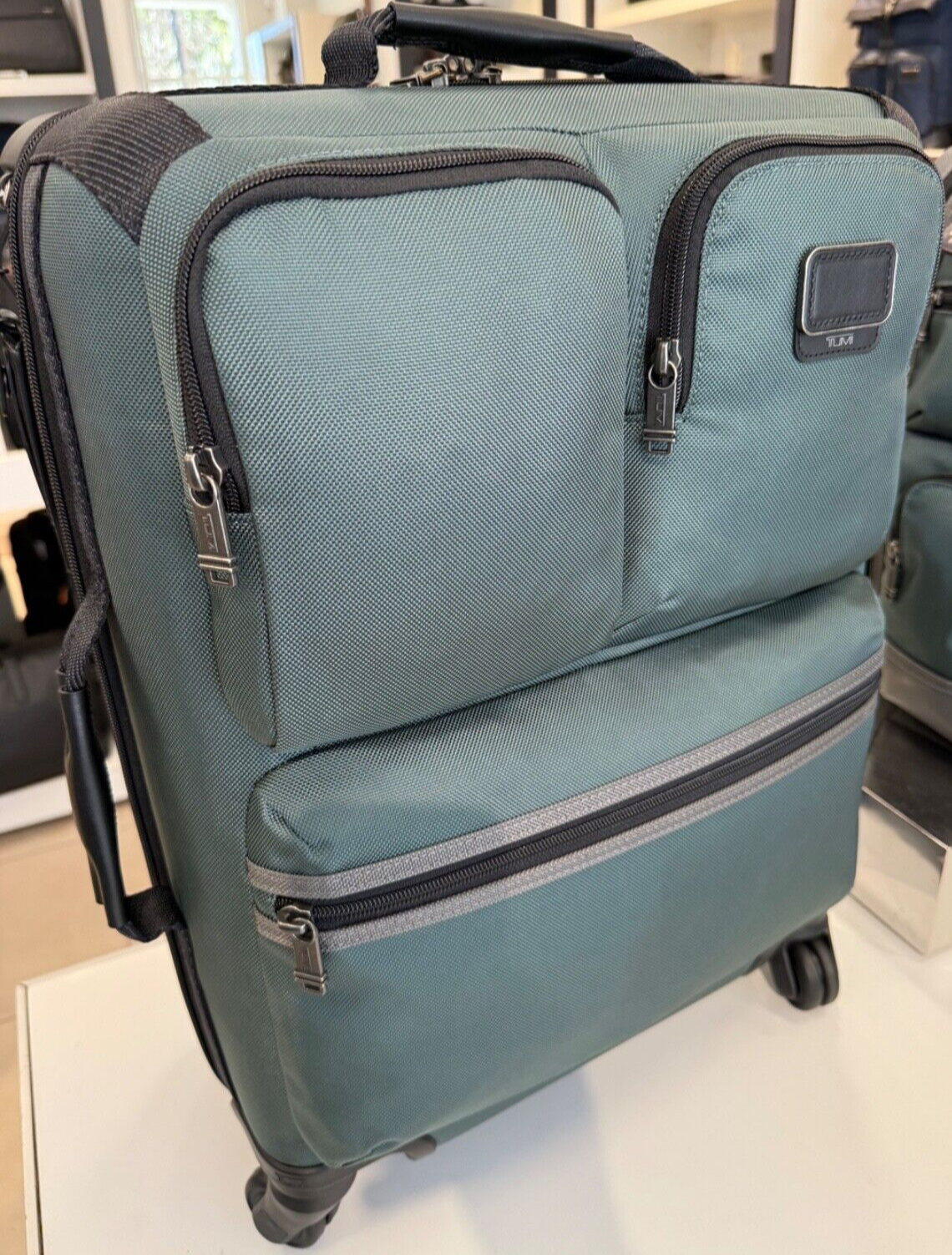 NEW Tumi Ellison CONTINENTAL 22&rdquo; - 4 Wheel Packing Suit Case - DARK OPAL GREEN